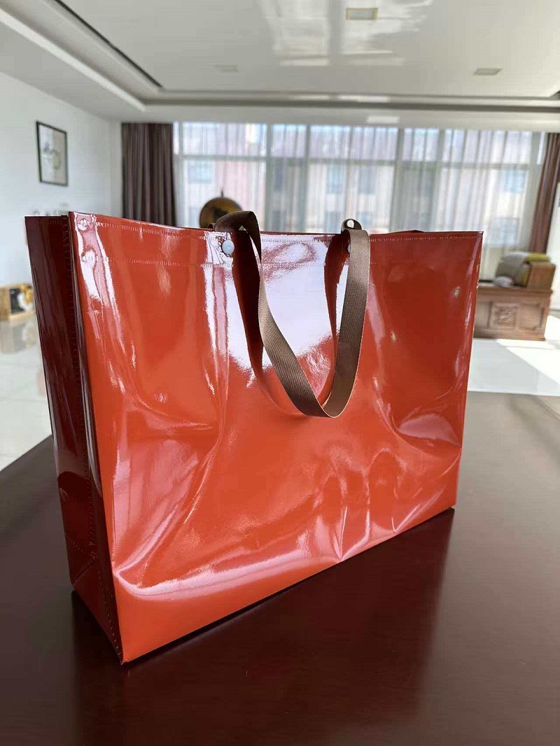 Novas sacolas para presentes laminadas em PP e PP brilhantes da RGS PACKAGING agora disponíveis